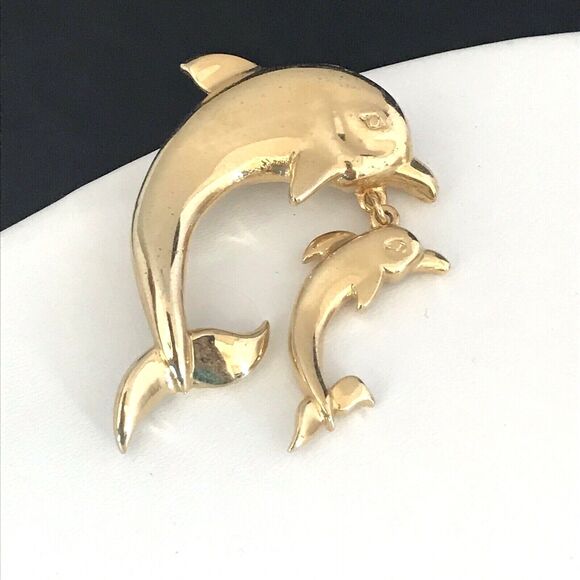 Vintage Dolphins Pin Brooch Mother and Baby Figural Gold Tone 4C - Picture 3 of 3